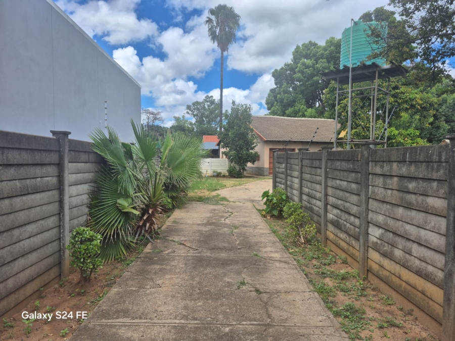 6 Bedroom Property for Sale in Rustenburg North North West